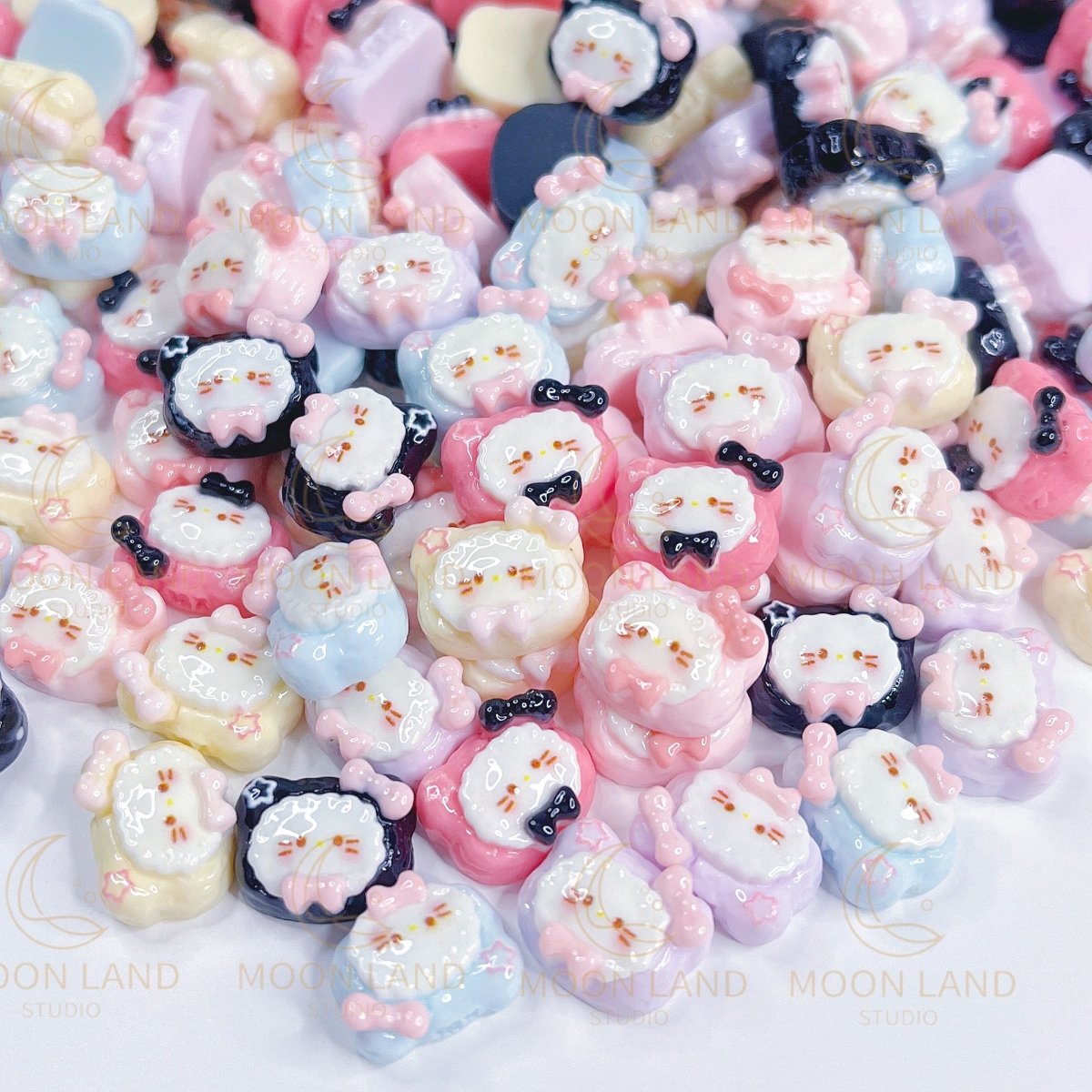 "Hello Kitty Hoodie" Mini Charms (6+)